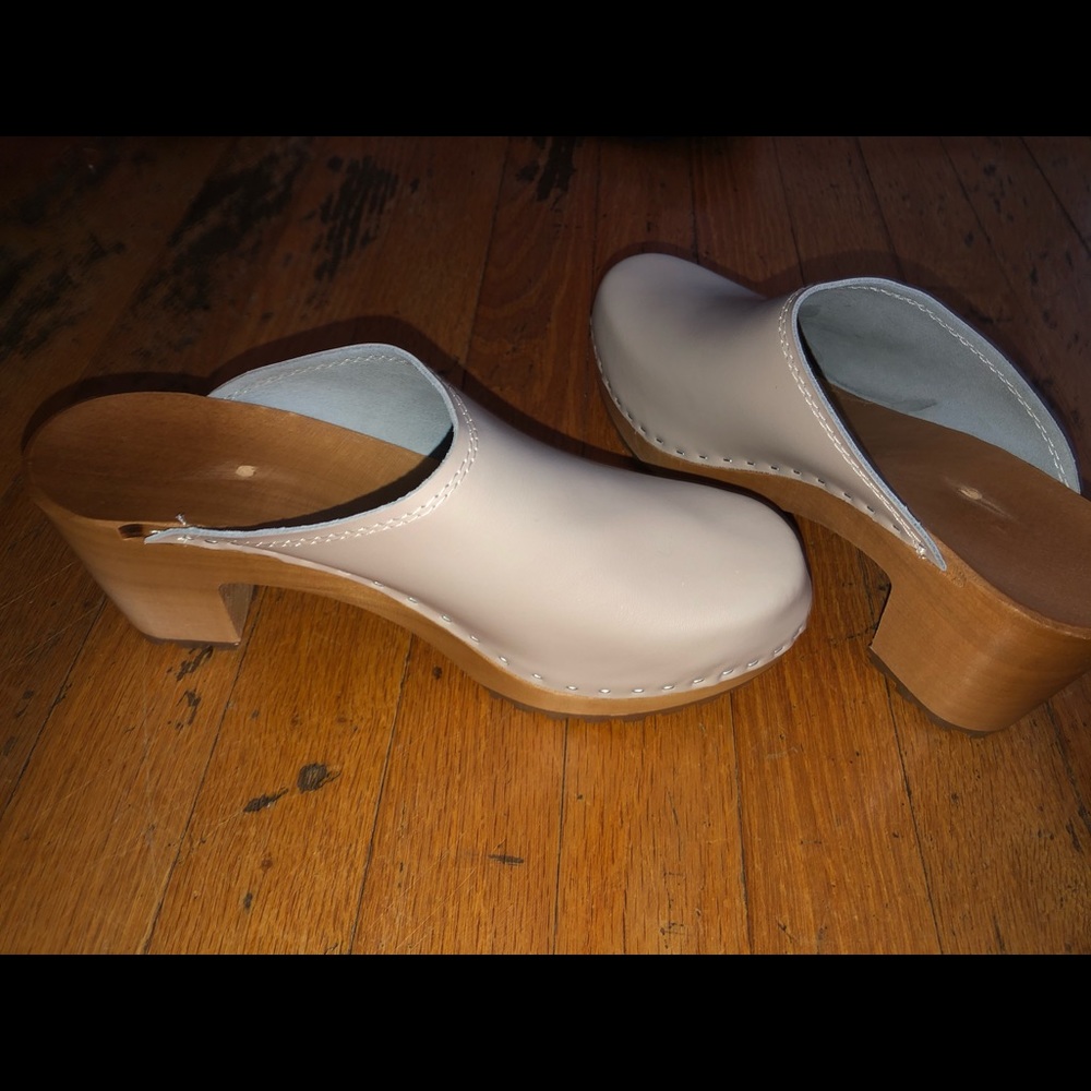 Beige leather clogs w light brown wooden heels